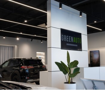 Автосалон GreenAuto: внутреннее освещение