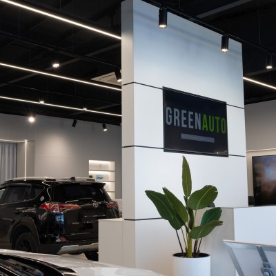 Автосалон GreenAuto: внутреннее освещение