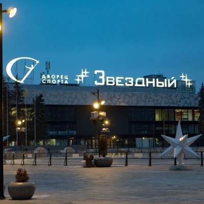 Липецк: освещение площади перед дворцом спорта  