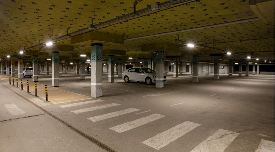 Торговый комплекс: освещение паркинга и погрузочной зоны 