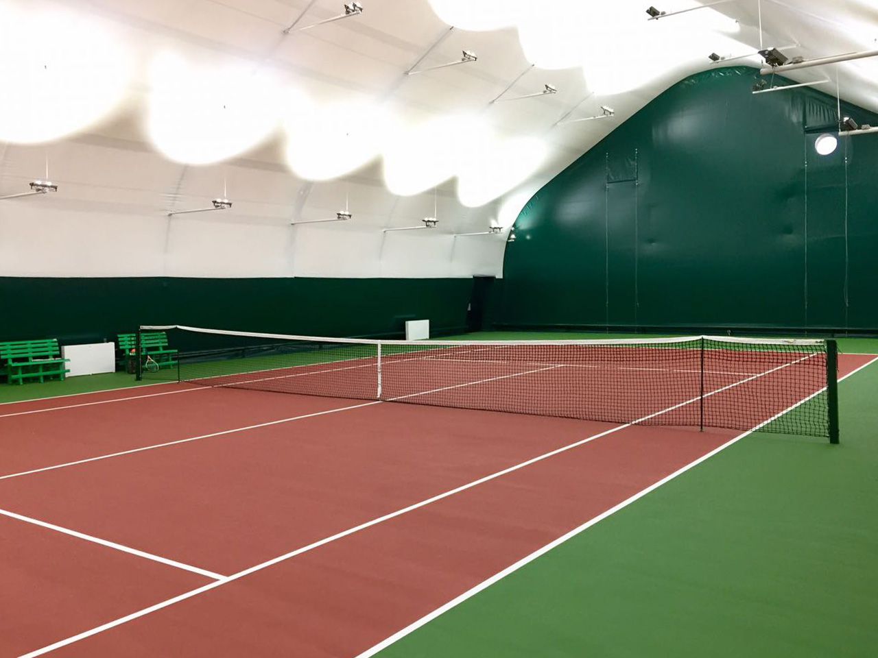 Теннисный корт под. Теннисный магазин 1 на большой Зеленина. Теннисный корт Юрловский. Корт 810 812. Площадка для тенниса.