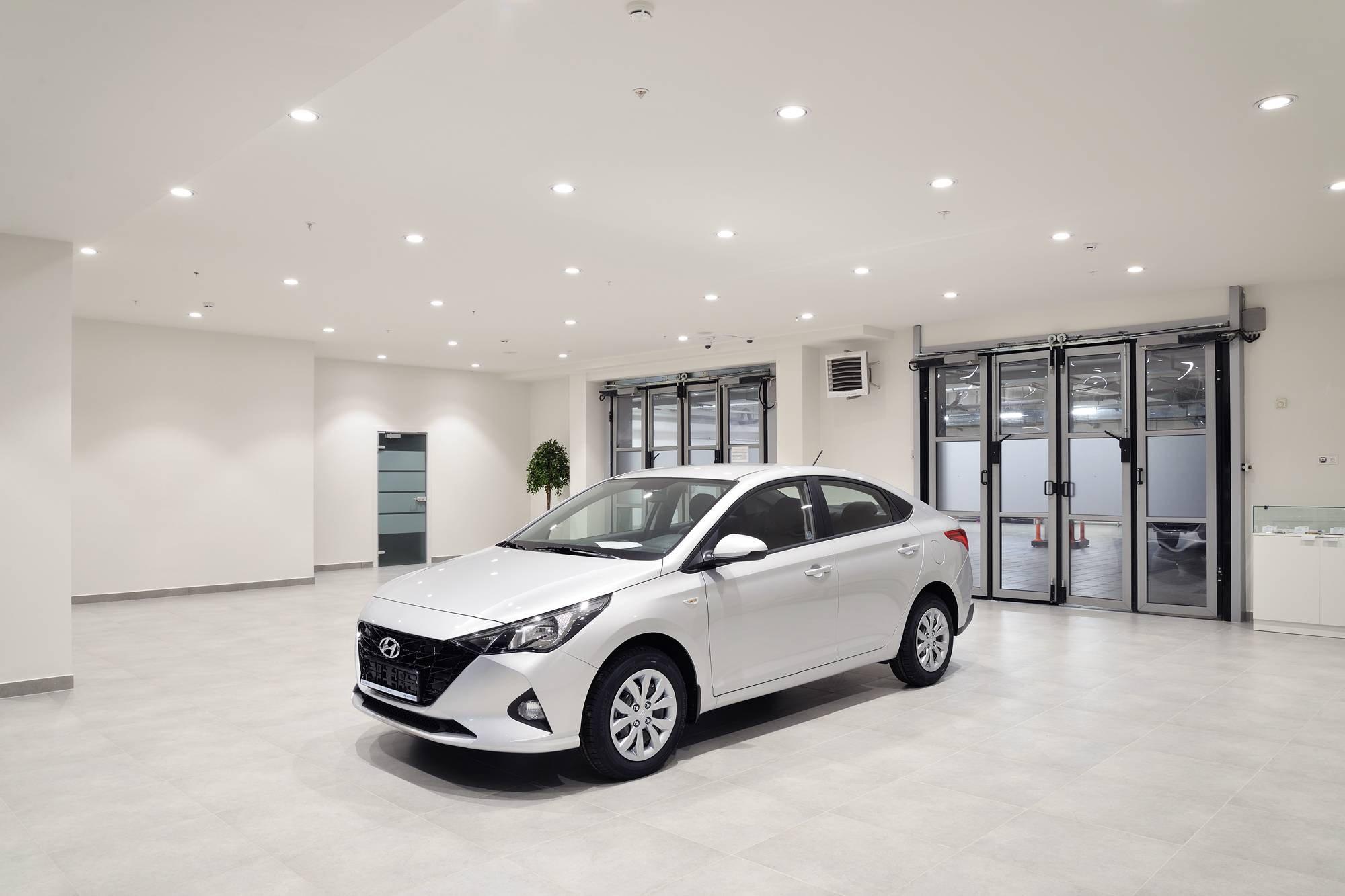 Реализованный проект освещения автосалона Hyundai